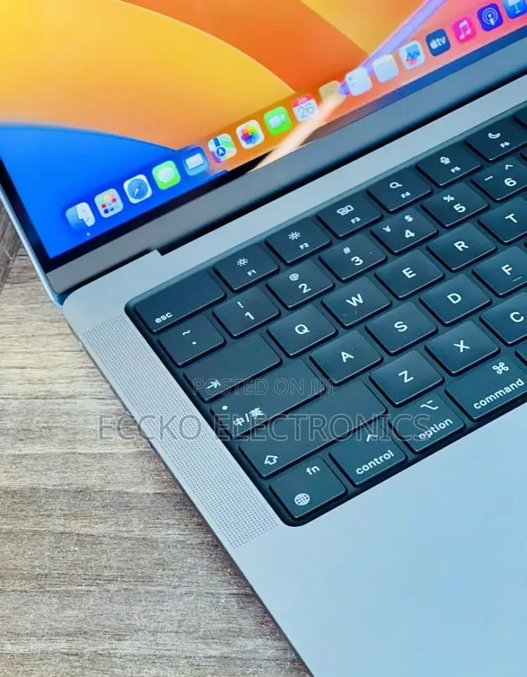 New Laptop Apple MacBook Pro 2021 M1 16GB Apple M1 Pro SSD 512GB