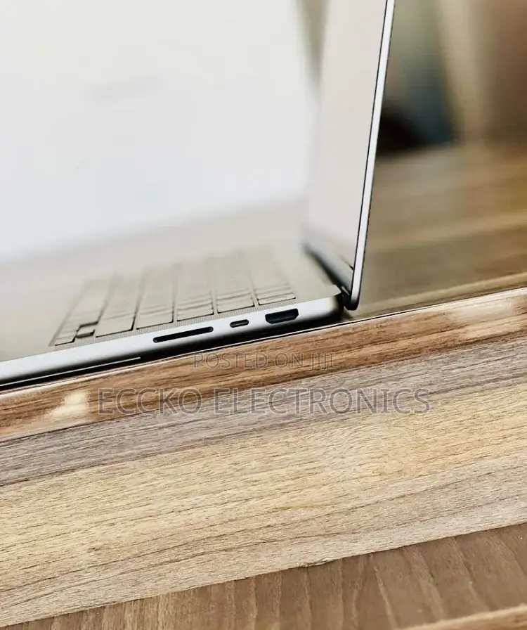 New Laptop Apple MacBook Pro 2021 M1 16GB Apple M1 Pro SSD 512GB