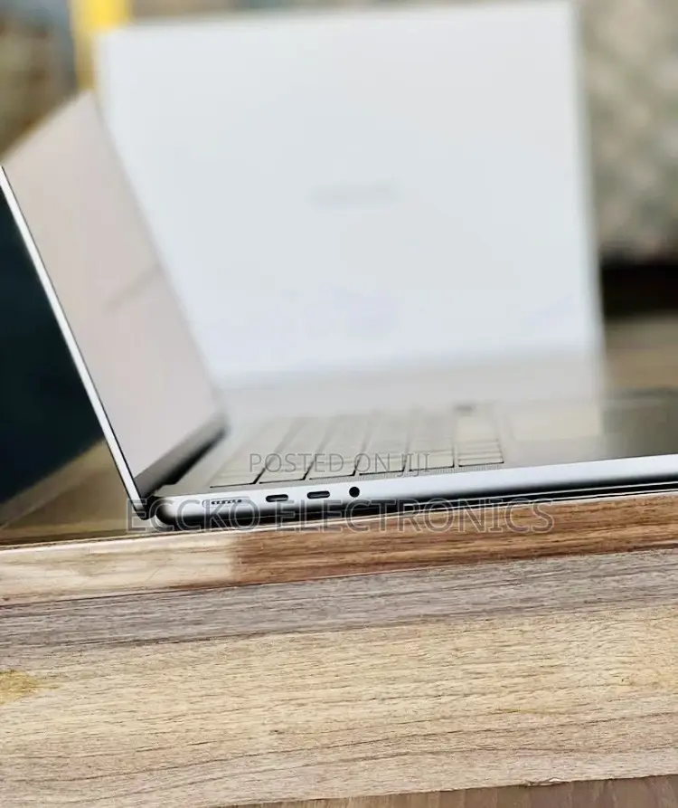 New Laptop Apple MacBook Pro 2021 M1 16GB Apple M1 Pro SSD 512GB