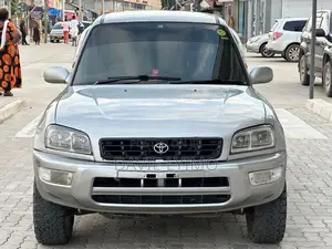 Toyota RAV4 Base 4x4 1999 Gray
