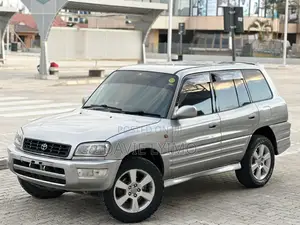 Toyota RAV4 Base 4x4 1999 Gray