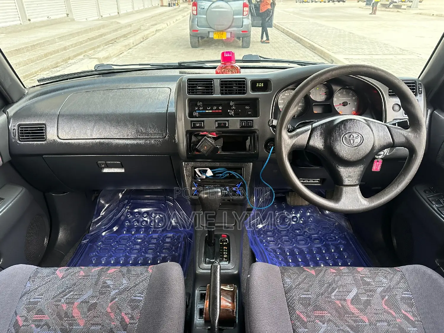 Toyota RAV4 Base 4x4 1999 Gray