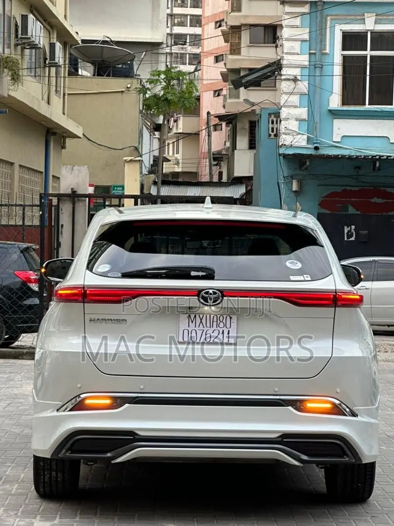 Toyota Harrier 2022 White