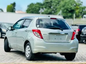 Toyota Vitz 2011 Silver