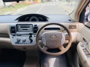 Toyota Raum 2005 Silver