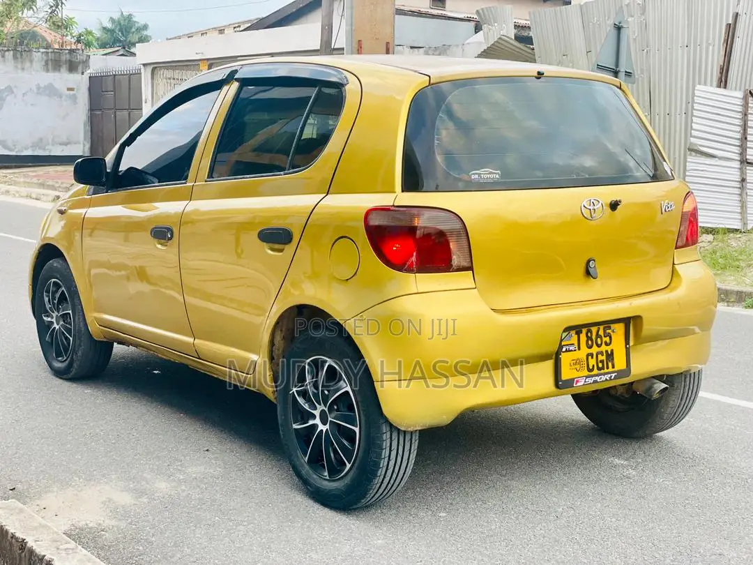 Toyota Vitz 2002 Gold