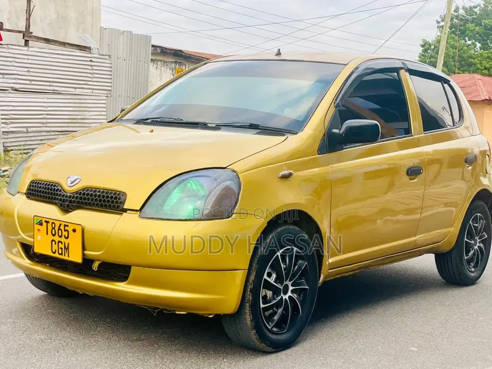 Toyota Vitz 2002 Gold