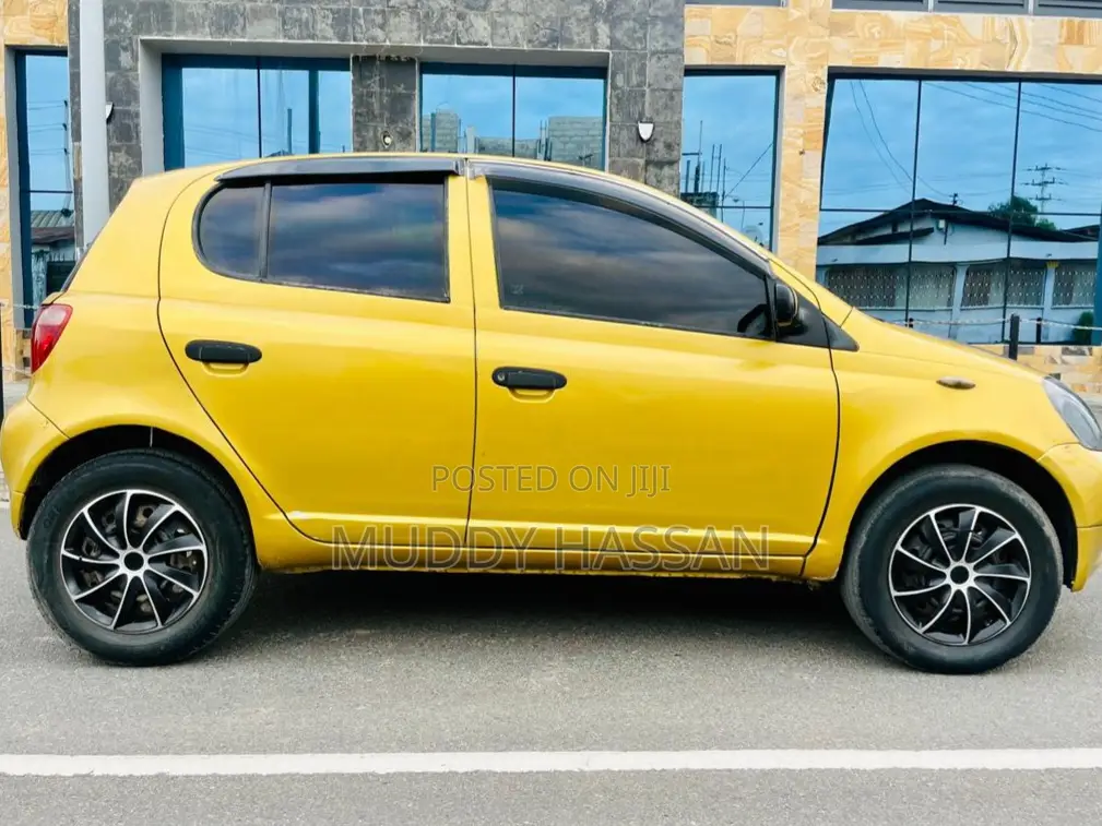 Toyota Vitz 2002 Gold