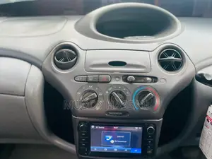 Toyota Vitz 2002 Gold