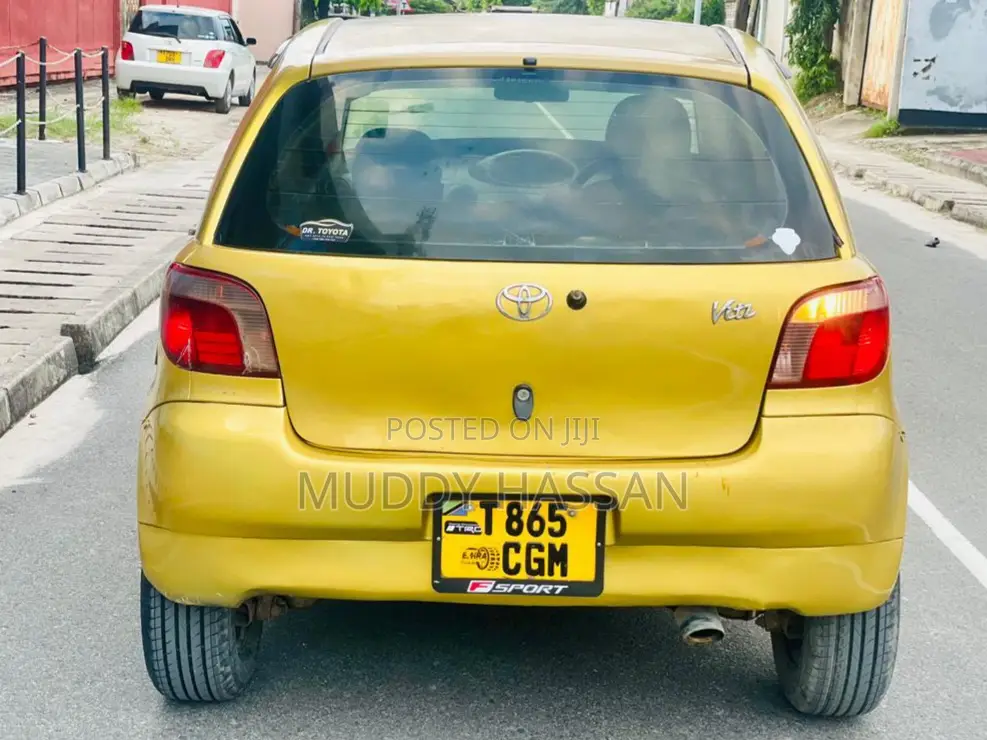 Toyota Vitz 2002 Gold