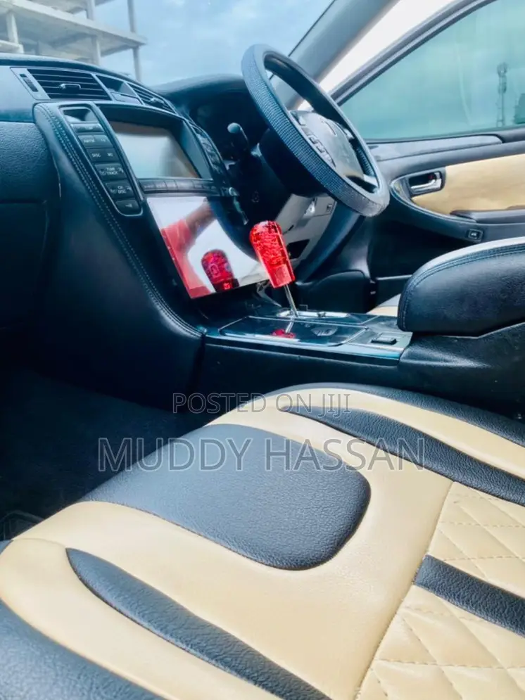 Toyota Crown Royale 2005 Black