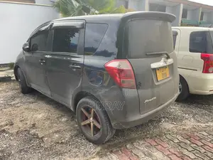 Toyota Ractis 2006 Gray
