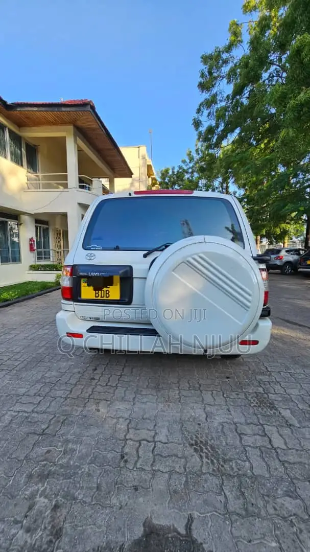 Toyota Land Cruiser 2002 White