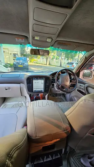 Toyota Land Cruiser 2002 White