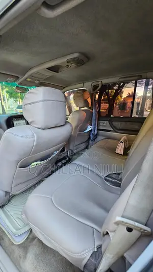 Toyota Land Cruiser 2002 White