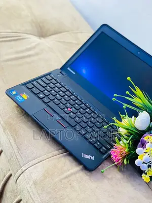 Laptop Lenovo ThinkPad X131e 4GB Intel HDD 500GB