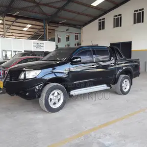 Toyota Hilux 2002 Black
