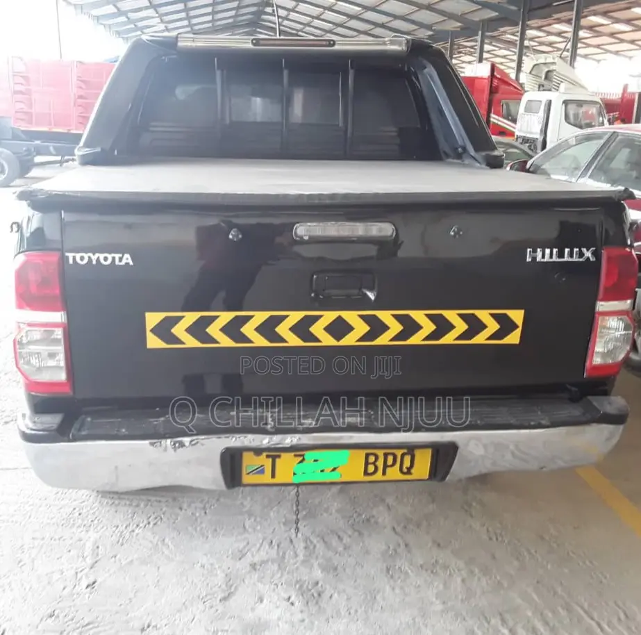 Toyota Hilux 2002 Black