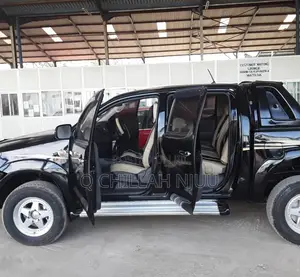 Toyota Hilux 2002 Black