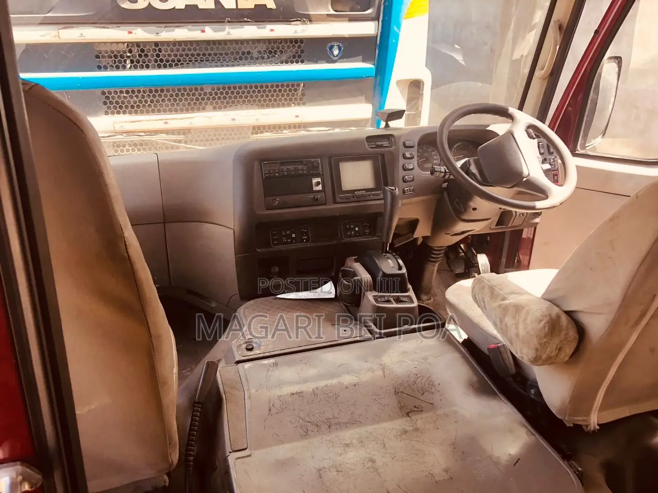 Mitsubishi Fuso Rosa 2000 Red