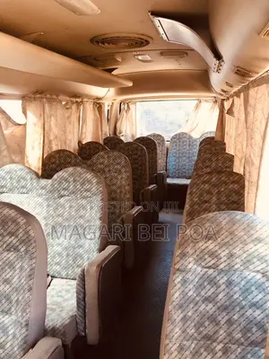 Mitsubishi Fuso Rosa 2000 Red