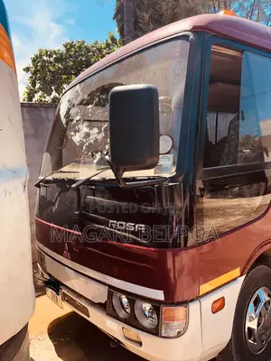 Mitsubishi Fuso Rosa 2000 Red