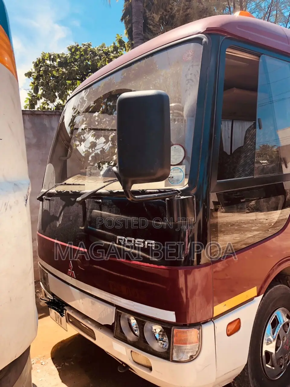 Mitsubishi Fuso Rosa 2000 Red