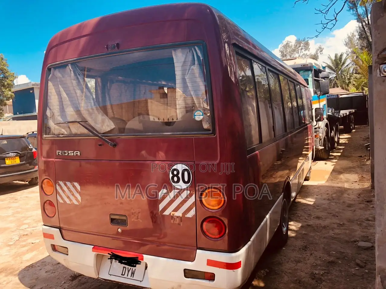 Mitsubishi Fuso Rosa 2000 Red