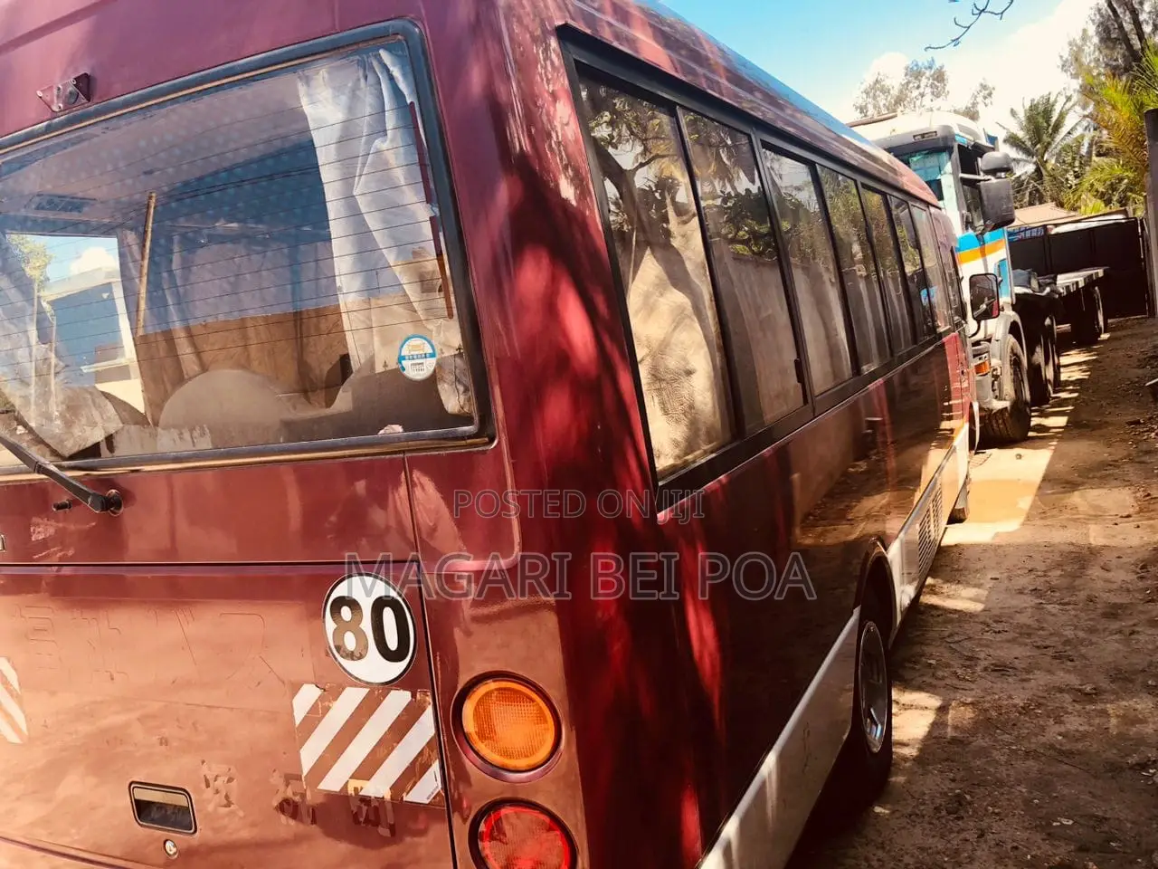 Mitsubishi Fuso Rosa 2000 Red
