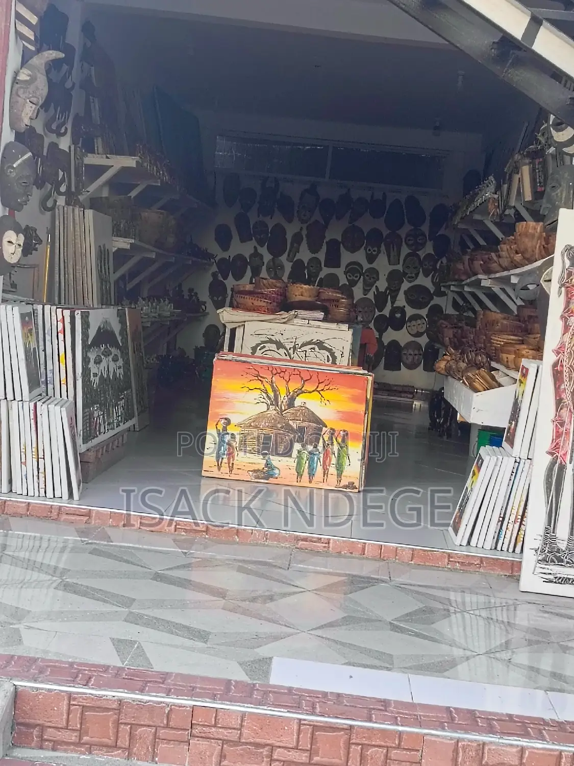 Fremu Ya Vinyago Inapangishwa
