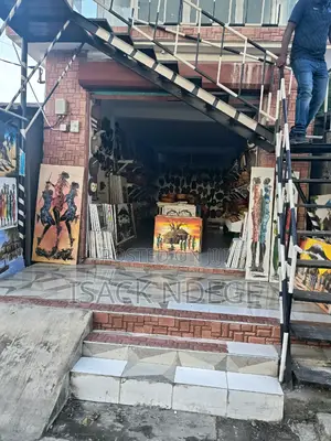 Fremu Ya Vinyago Inapangishwa