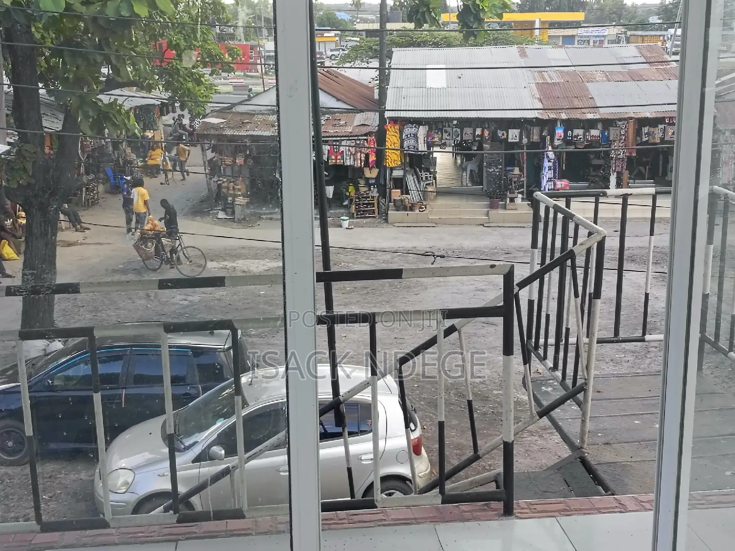 Fremu Ya Vinyago Inapangishwa