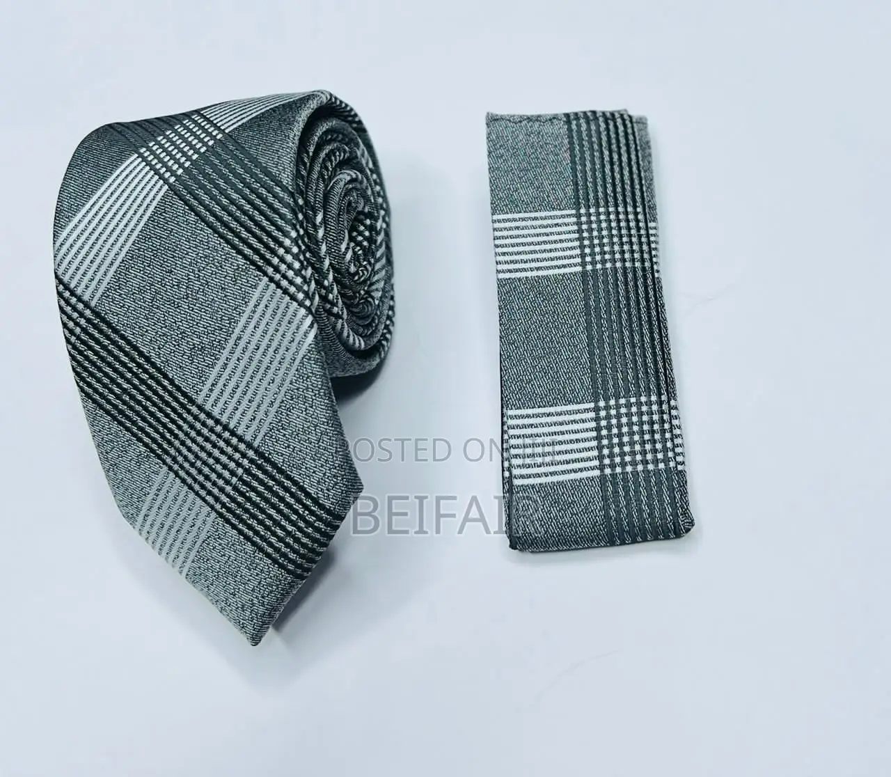 Tie and Pocket Square | Tai Na Kitambaa Cha Mfukoni