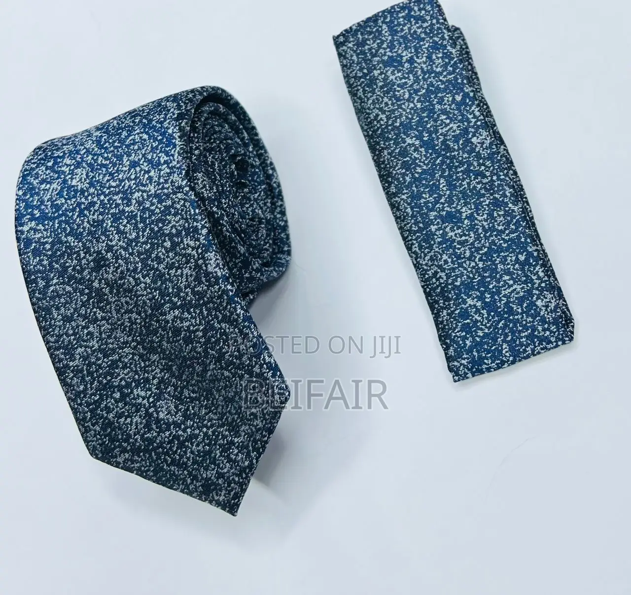 Tie and Pocket Square | Tai Na Kitambaa Cha Mfukoni