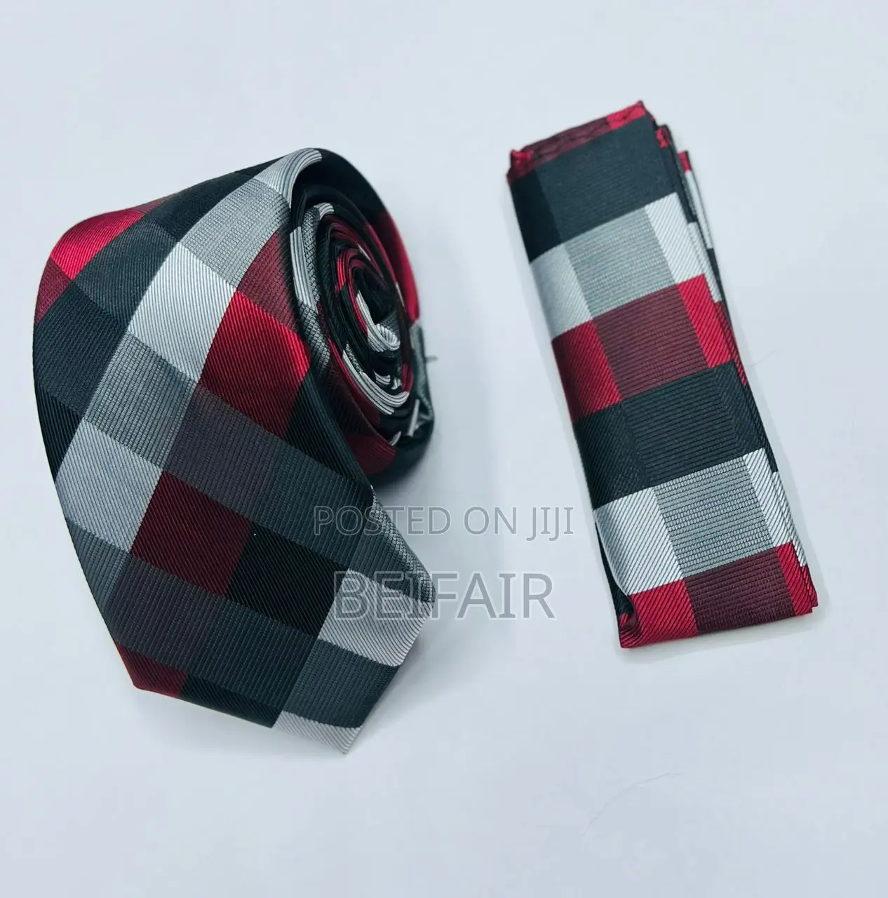 Tie and Pocket Square | Tai Na Kitambaa Cha Mfukoni