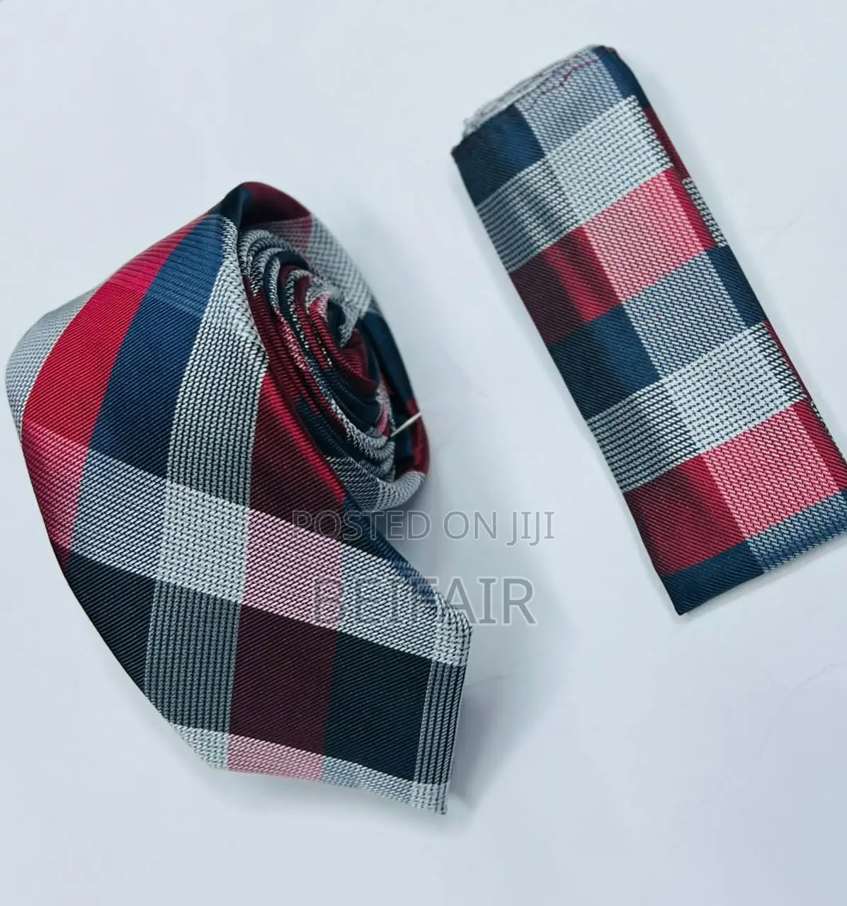 Tai Na Kitambaa Cha Mfukoni | Tie and Pocket Square