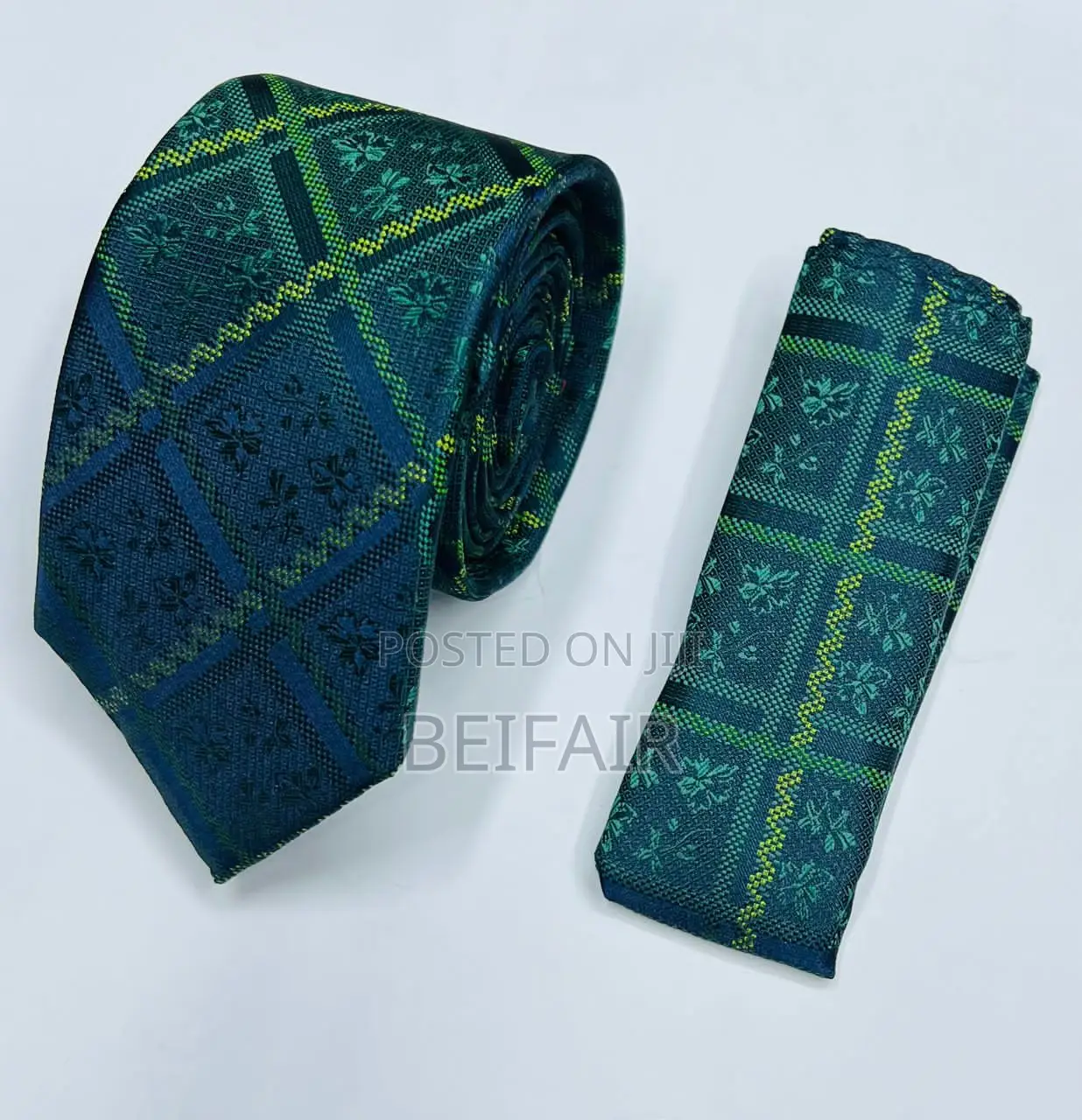 Tai Na Kitambaa Cha Mfukoni | Tie and Pocket Square