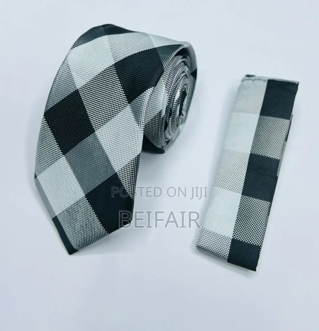Tai Na Kitambaa Cha Mfukoni | Tie and Pocket Square