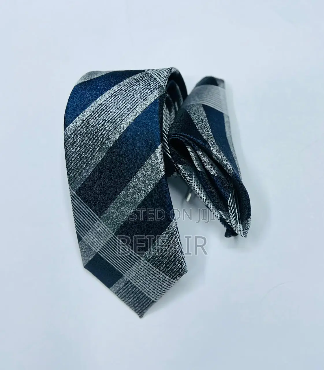 Tai Na Kitambaa Cha Mfukoni | Tie and Pocket Square