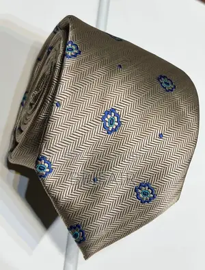 Tie and Pocket Square | Tai Na Kitambaa Cha Mfukoni