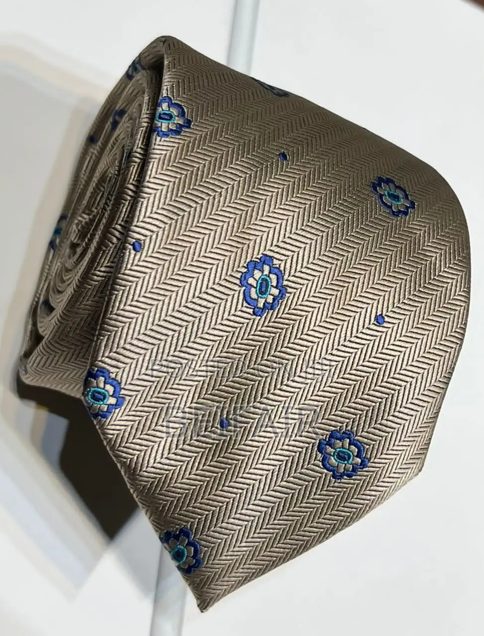 Tie and Pocket Square | Tai Na Kitambaa Cha Mfukoni