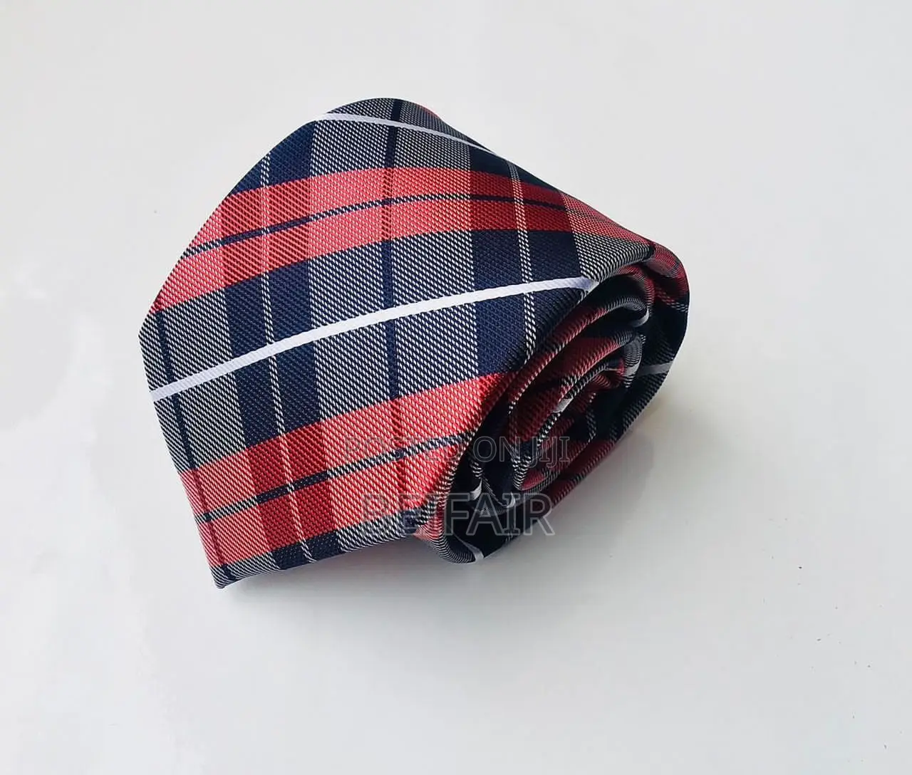 Tie and Pocket Square | Tai Na Kitambaa Cha Mfukoni