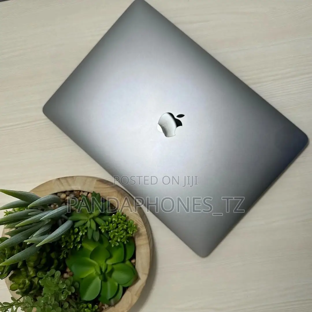 New Laptop Apple MacBook Air 2022 M2 8GB Apple M2 SSD 256GB