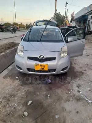 Toyota Vitz 2004 Silver