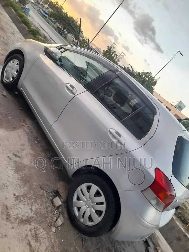 Toyota Vitz 2004 Silver