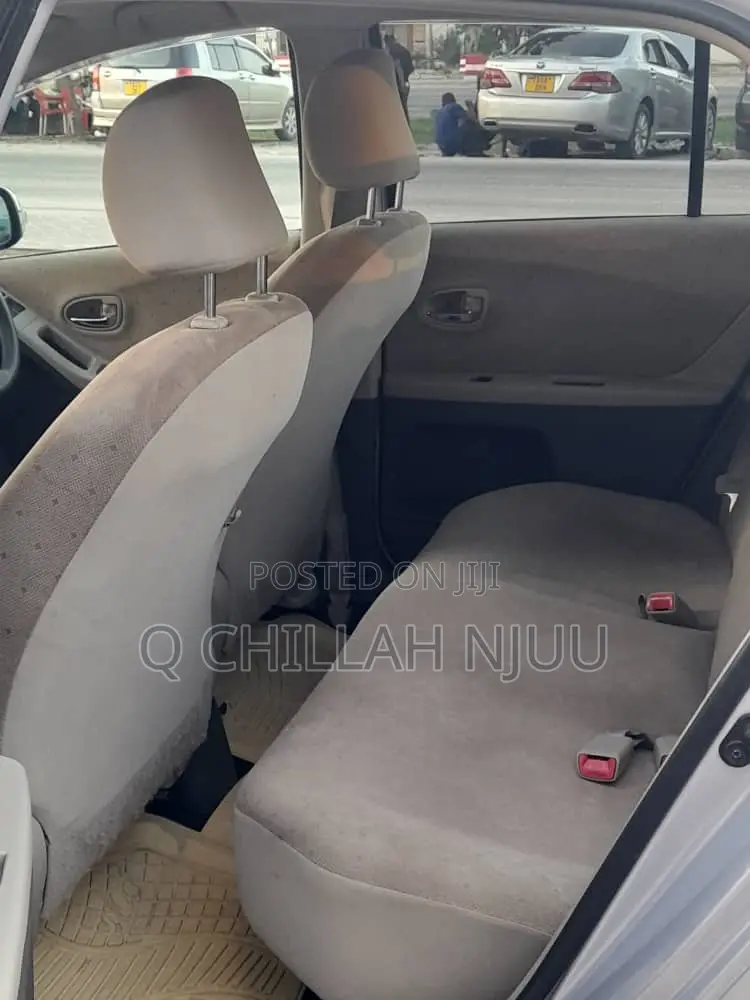 Toyota Vitz 2004 Silver