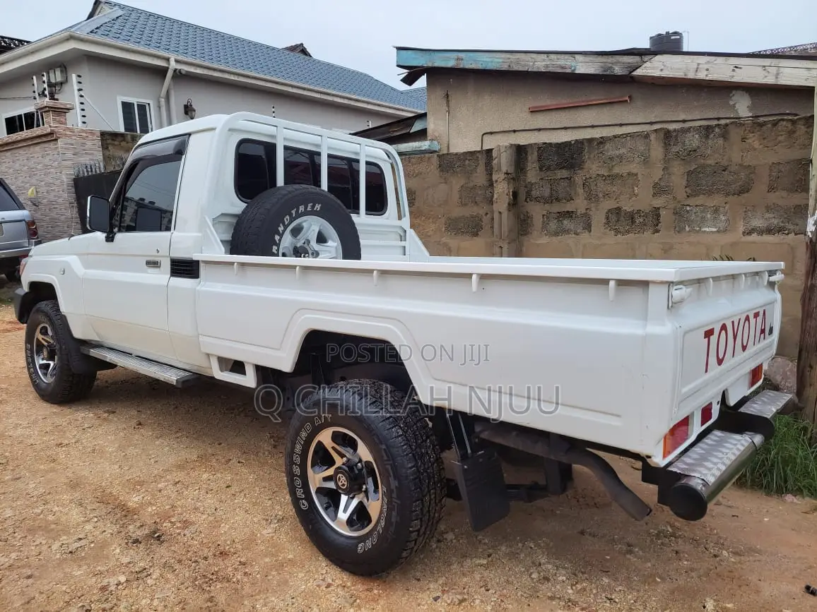 Toyota Land Cruiser 2010 White