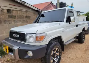 Toyota Land Cruiser 2010 White