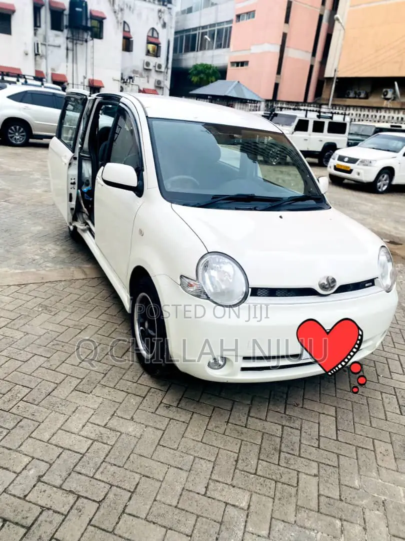 Toyota Sienta 2005 White