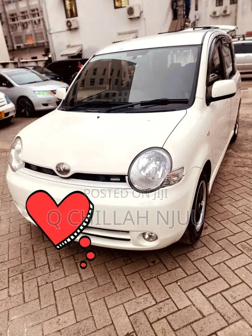 Toyota Sienta 2005 White